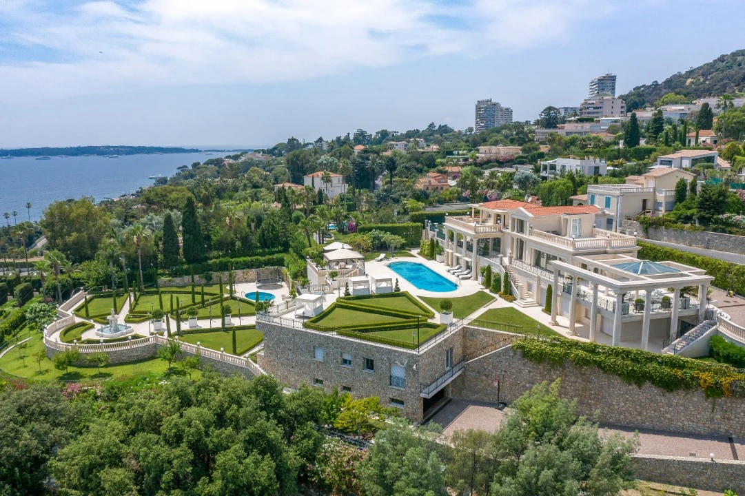 1680597358-Luxury Real estate rent Cannes Sky sea view incredible.webp